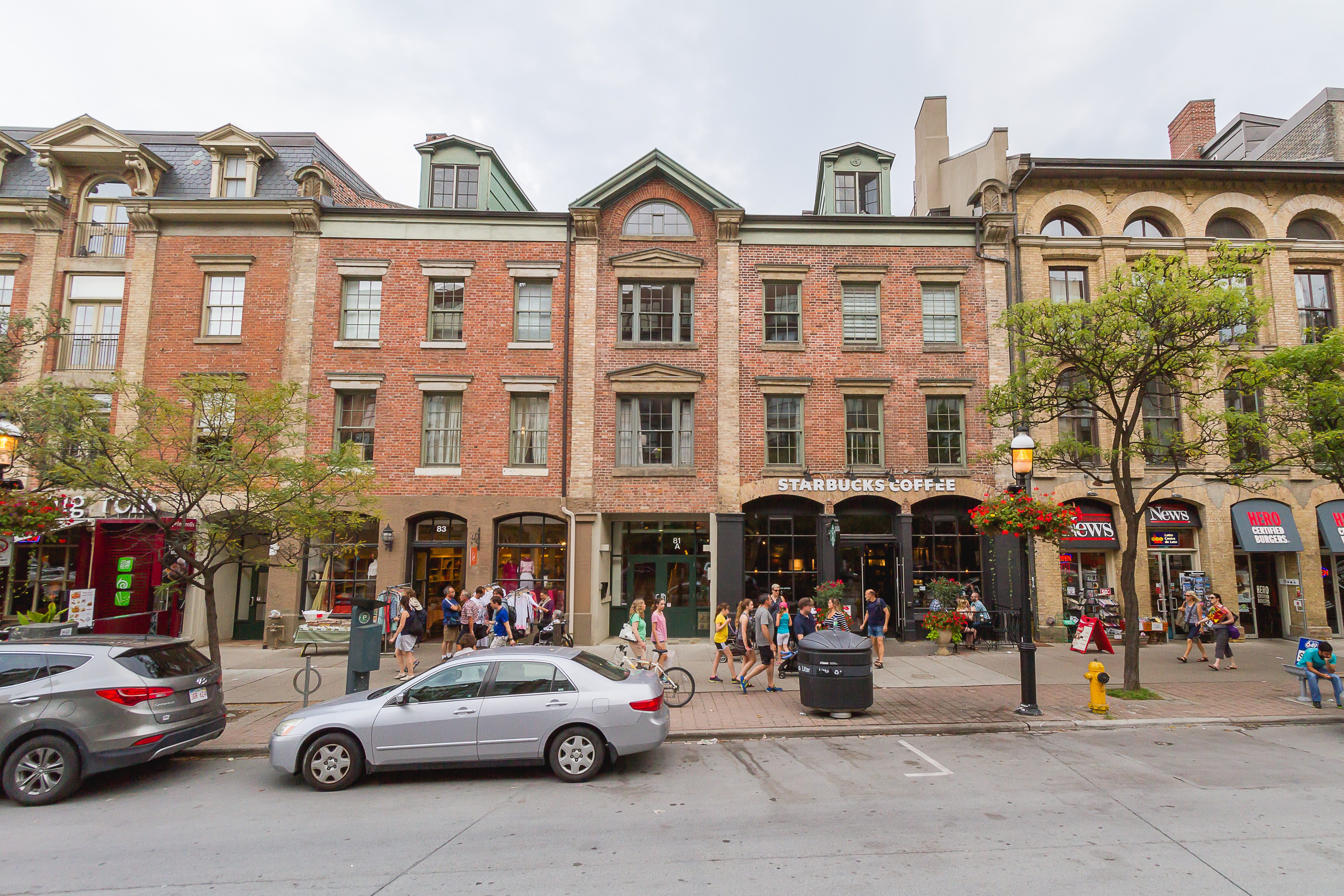 Saint Lawrence furnished condo building entrance