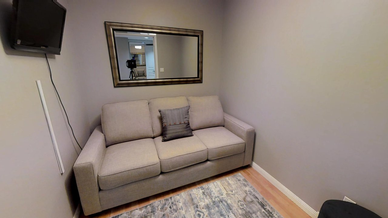 furnished suites toronto university plaza den couch