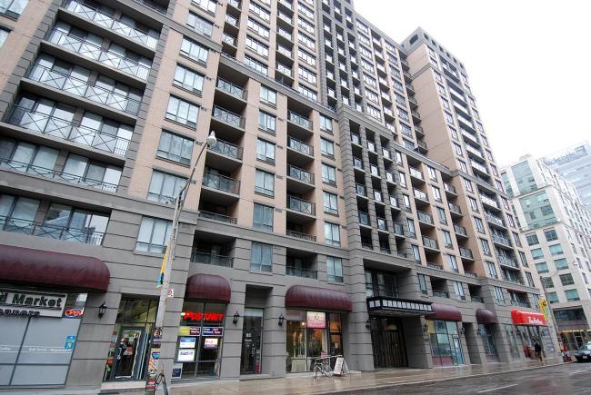 furnished apartments toronto university plaza building