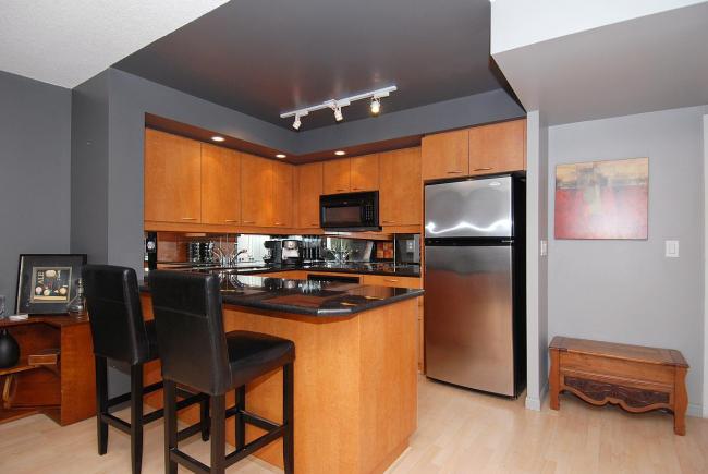 serviced apartments toronto university plaza kitchen