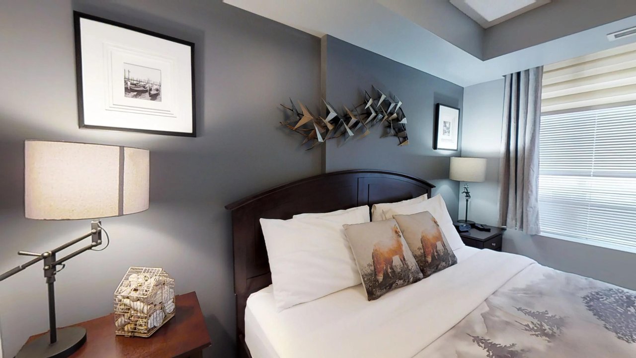 corporate housing toronto university plaza bedroom