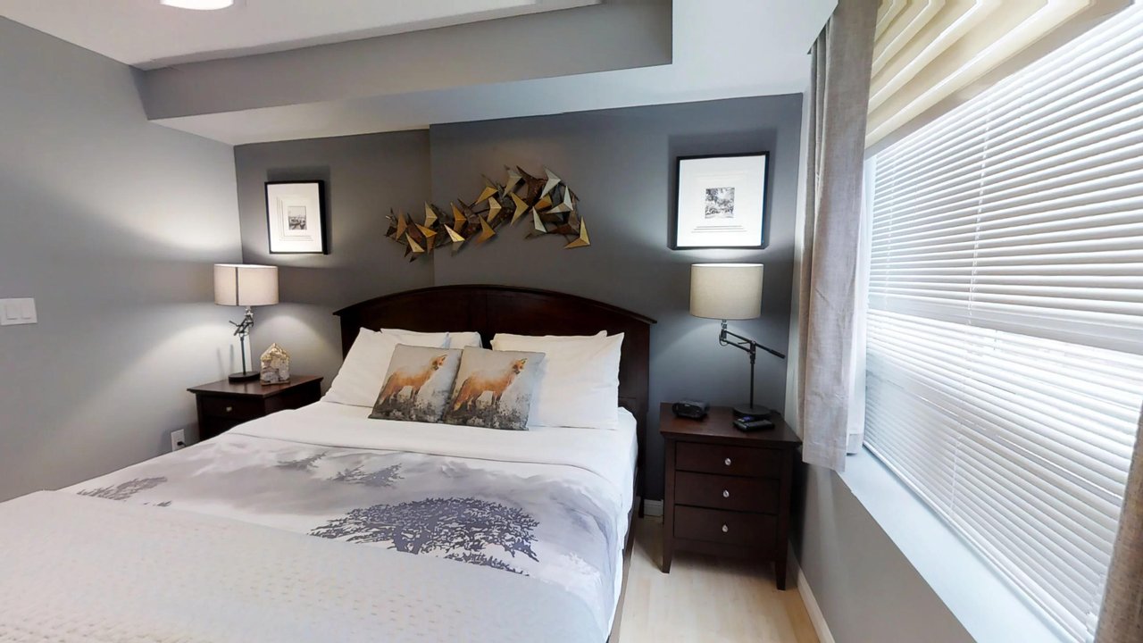 corporate housing toronto university plaza bedroom