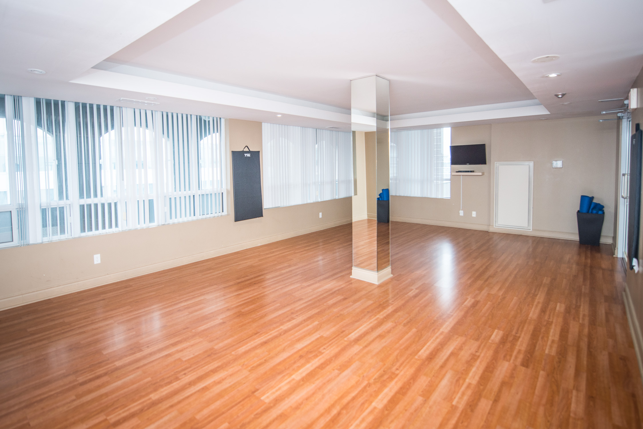 corporate housing toronto university plaza yoga room in fitness centre