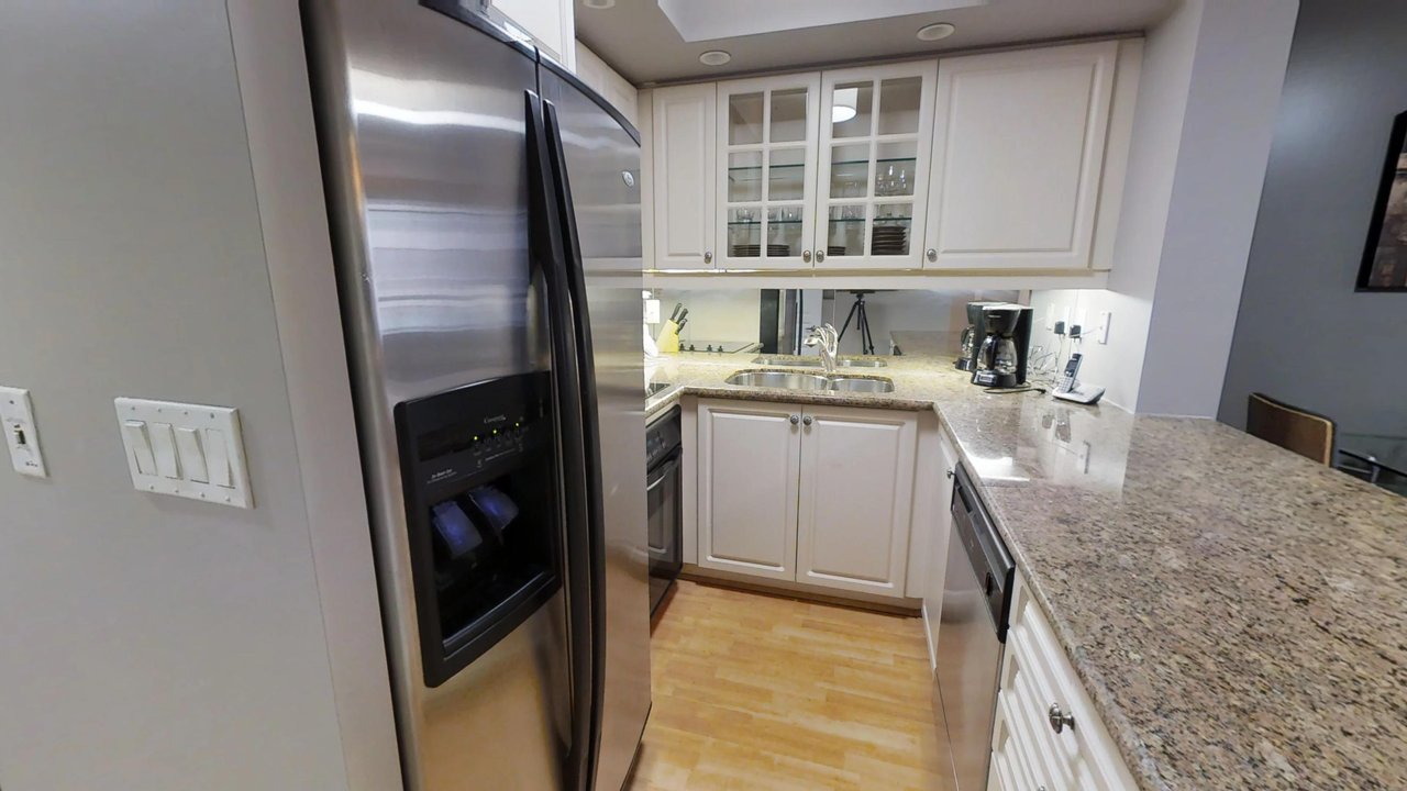 executive rentals toronto university plaza furnished kitchen