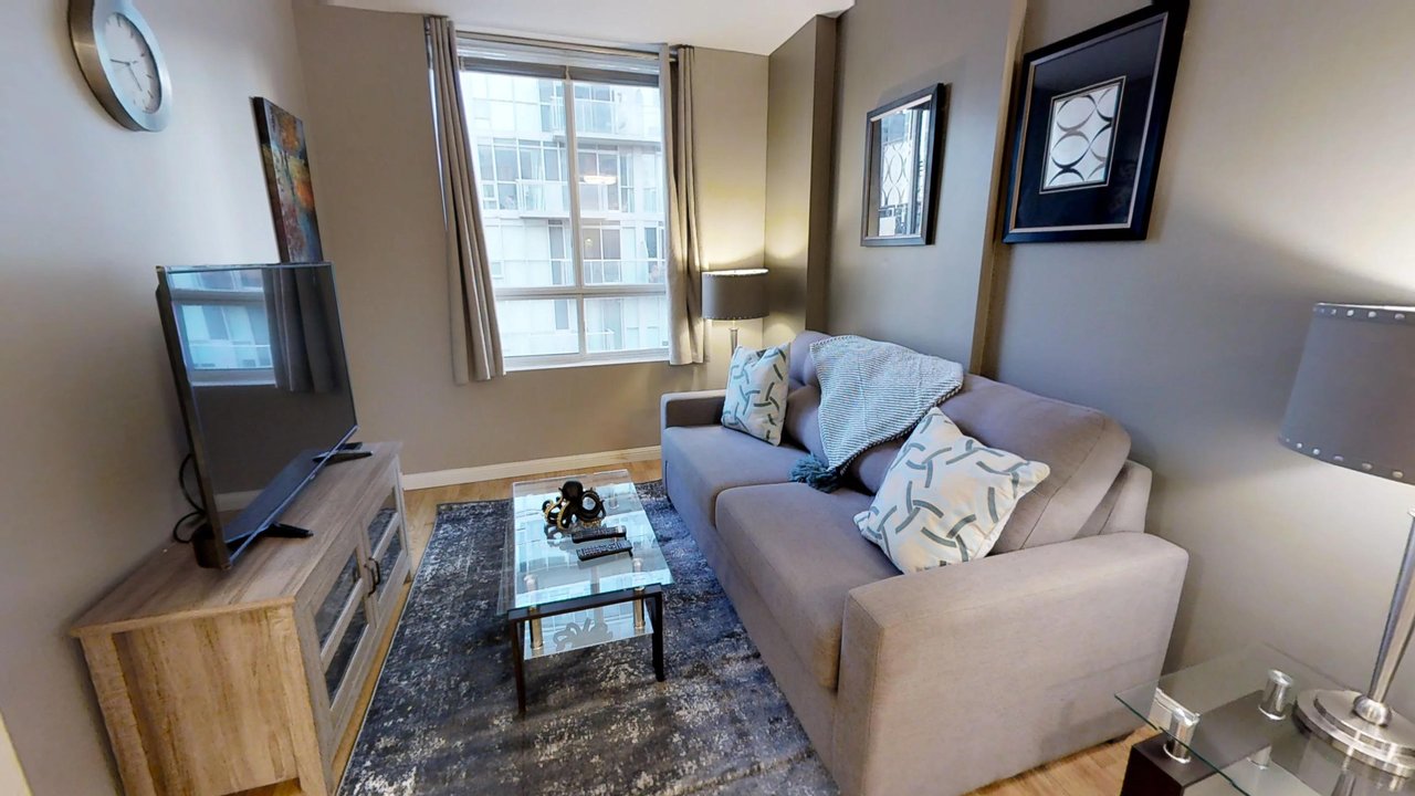 short term rentals toronto university plaza living room