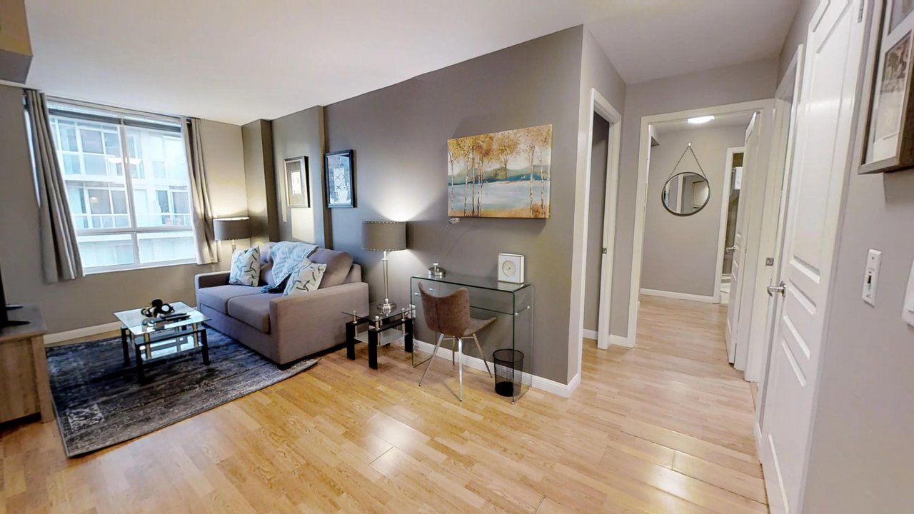 short term rentals toronto university plaza living room