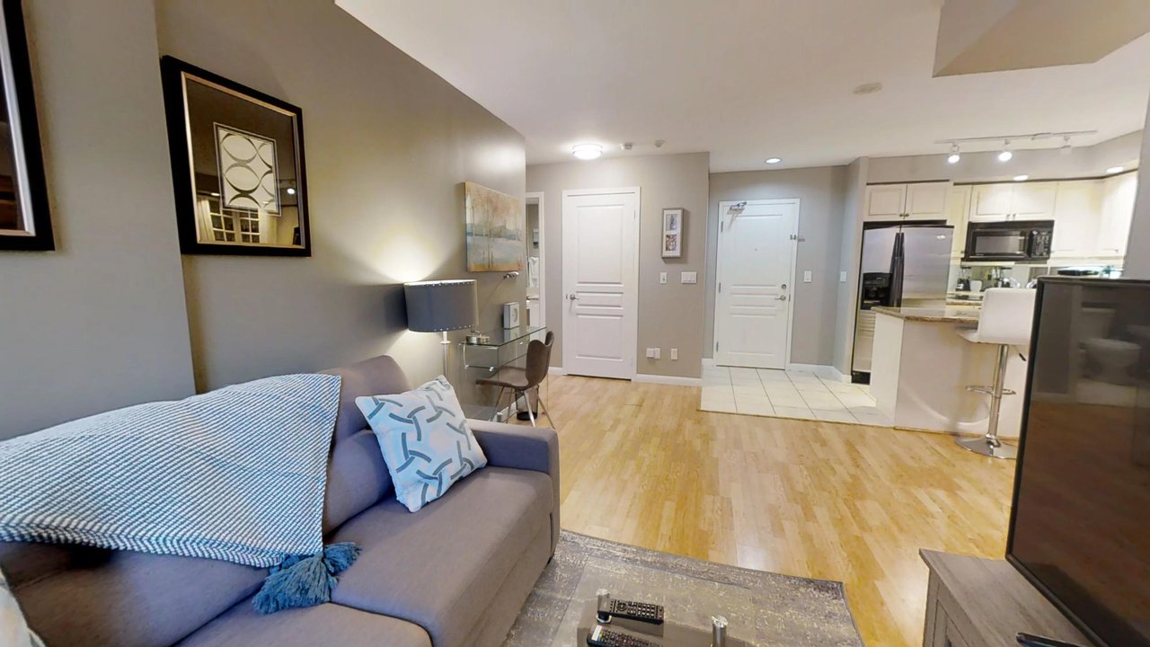 short term rentals toronto university plaza living room