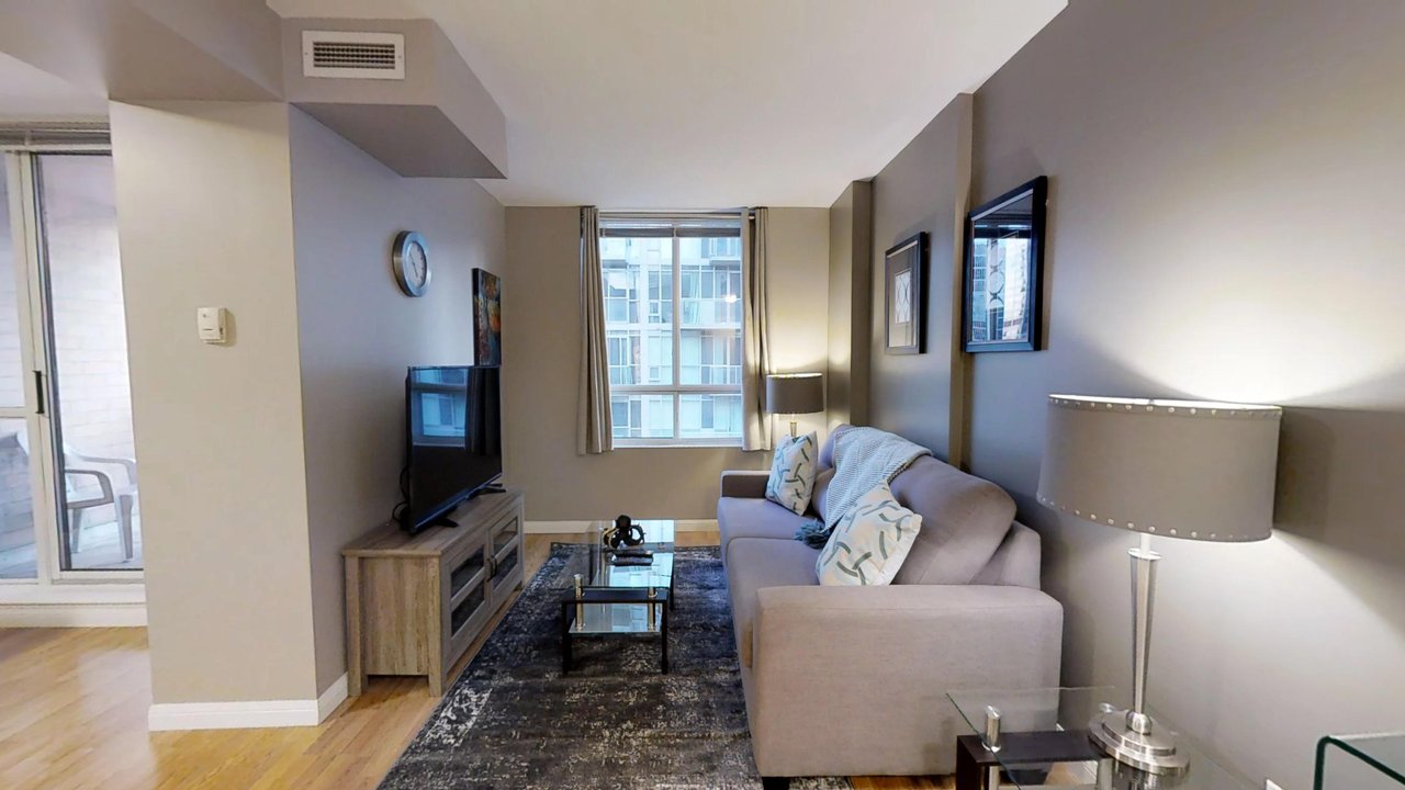 short term rentals toronto university plaza living room