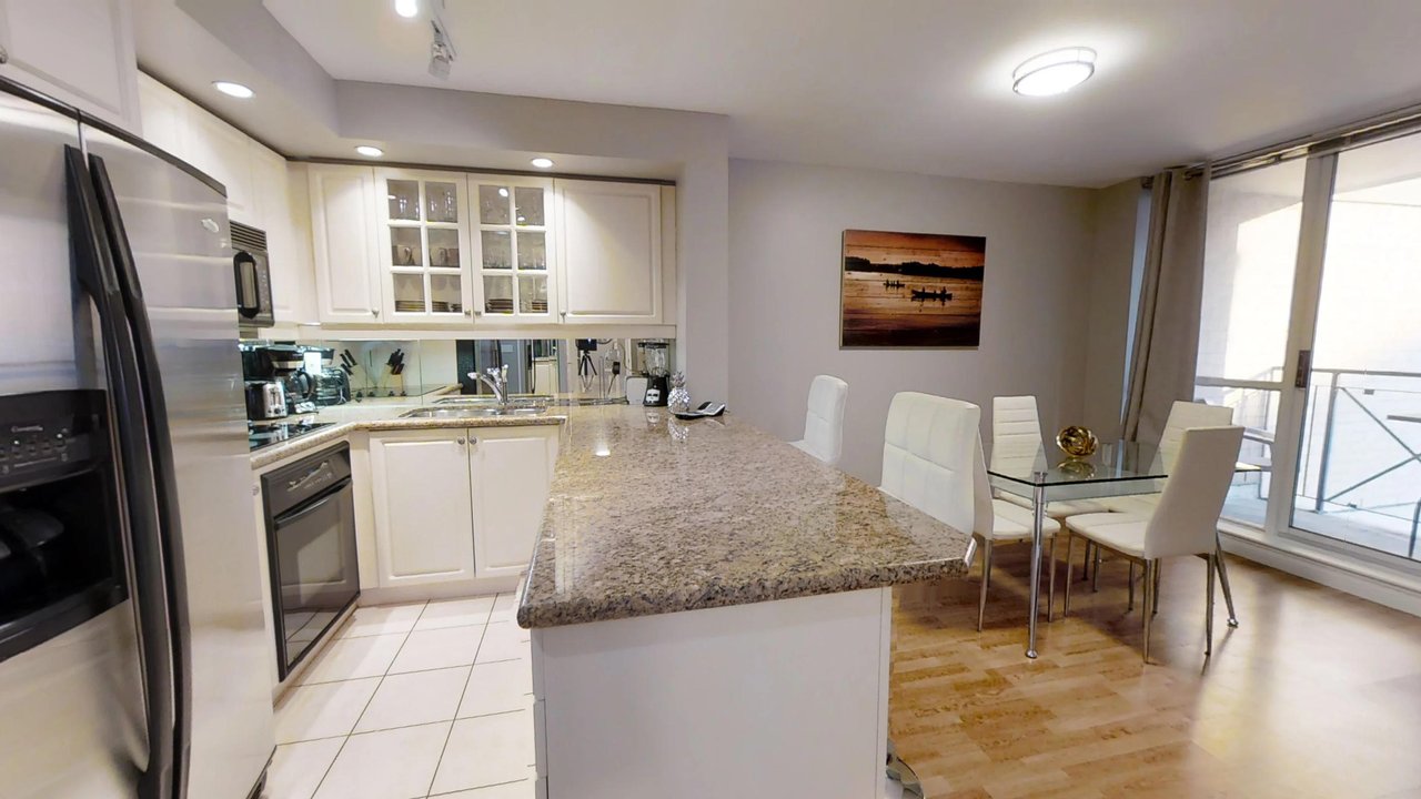 short term rentals toronto university plaza kitchen