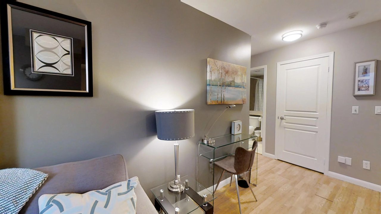 short term rentals toronto university plaza living room